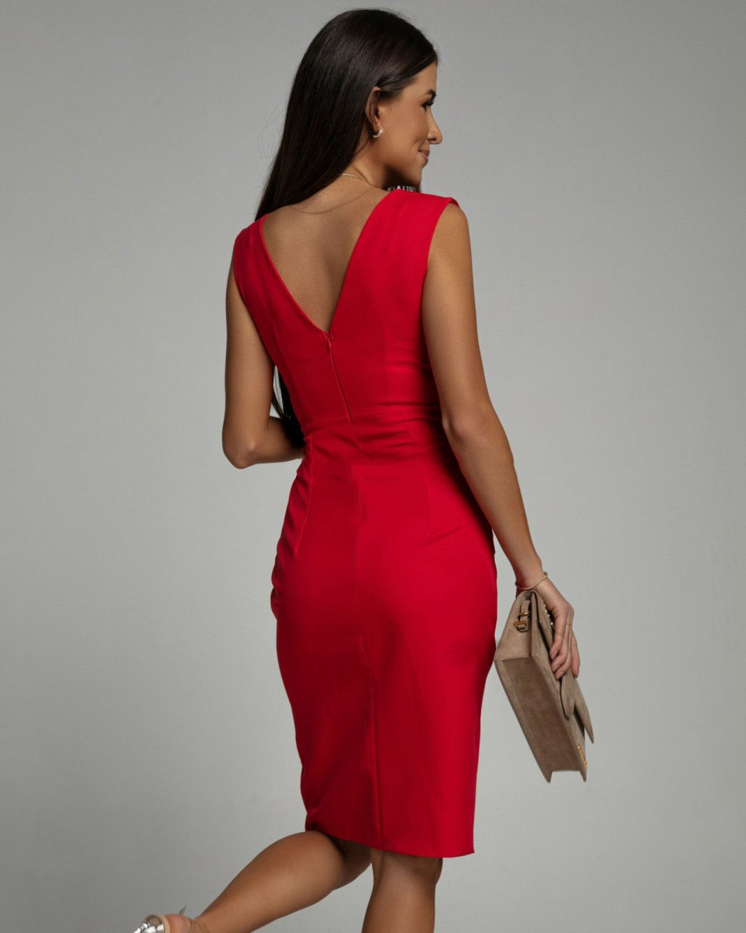 Émilie - Robe cintrée avec décolleté en V et ouverture