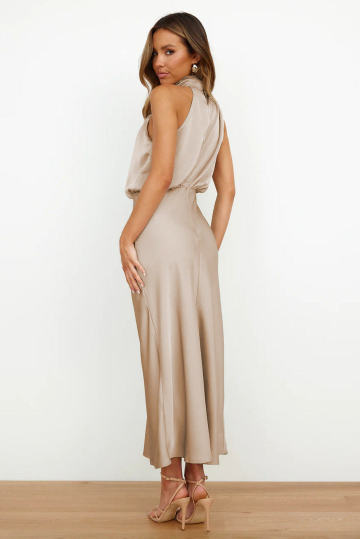 Ambre - Robe longue en satin à col halter